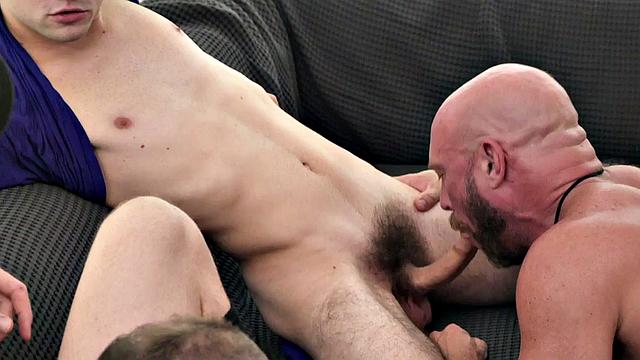 Bottom gaydaddies barebacked in orgy after blowjob