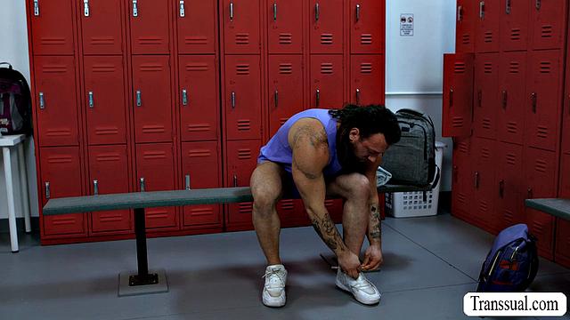 Watch this anal threesome in gym locker room