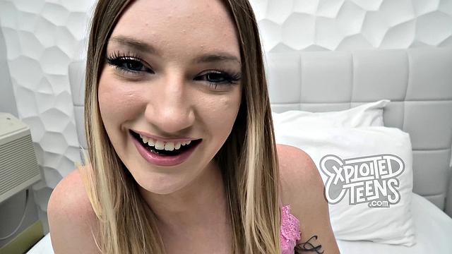 Sexy blonde amateur sucks a meaty cock