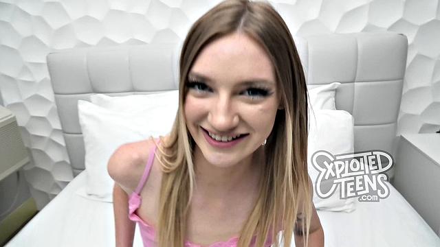 Sexy blonde amateur sucks a meaty cock