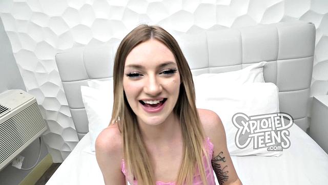 Sexy blonde amateur sucks a meaty cock