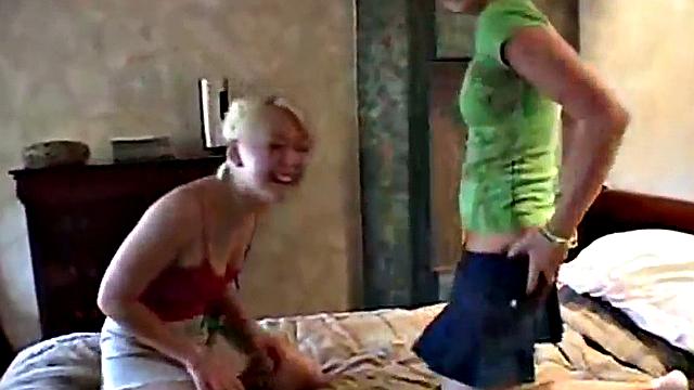 Amateur lesbian teens get hot and heavy