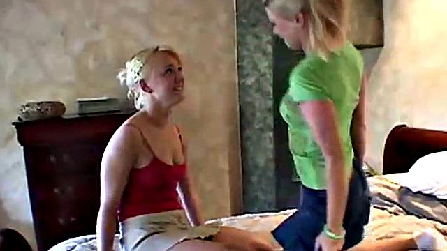 Amateur lesbian teens get hot and heavy