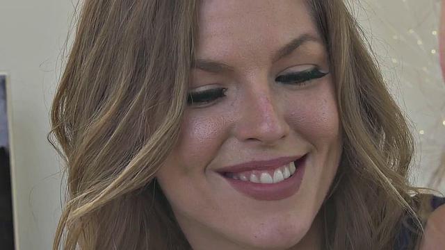 Transsexual babe gets her cock sucked before pussy stuffing