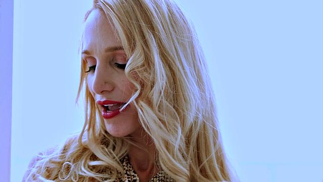 Billi Bardot: Big Tits Hot