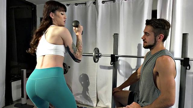 Trans beauty sucking before bareback gym sex