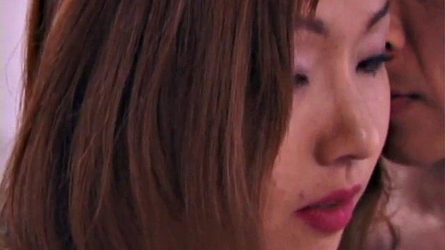 Молодой парень ласкает пальцами азиатскую тётку