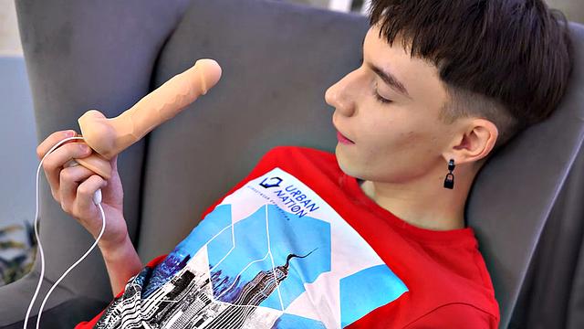 Карол Гайда принимает жёсткий член и стонет на каждом глубоком проникновении
