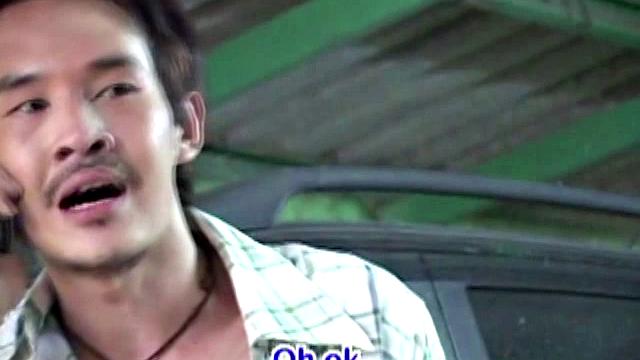 Две азиатки и парень устраивают жесткий тройничок с двойным проникновением