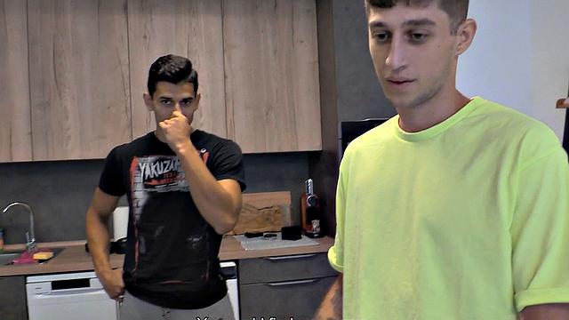 европейский парень сосет и ловит жесткий трах в горячем тройничке