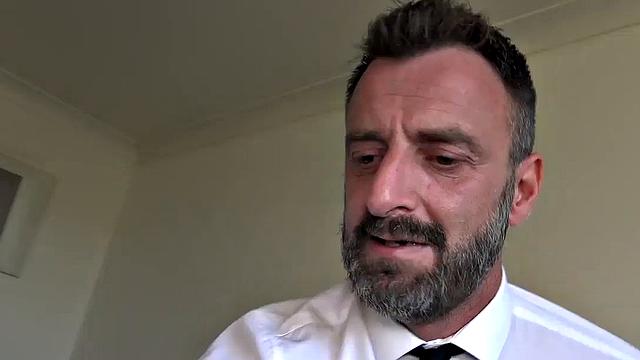 Luna Toxxxic покорно глотает член и получает жёстко