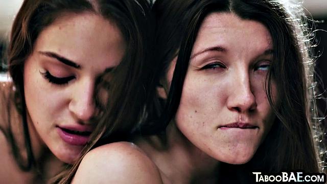 21yo amateur lesbian licked by GF