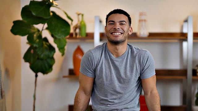 Ebony eager jock pleasing at home till cumshot