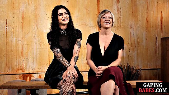 Horny lez gets anal fisted by cougar