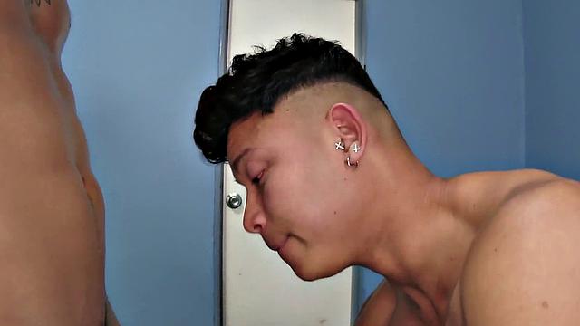 Bareback Hispanic twink enjoys anal with tattooed stud