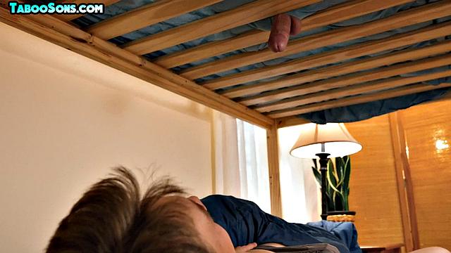 Зрелый мачо с бородой жарит худощавого гея в попку на камеру, страсть в каждой минуте съёмки.