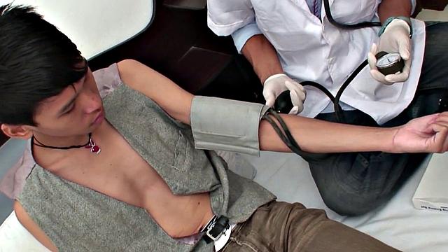 Bareback Asian doctor fucks patient in asshole