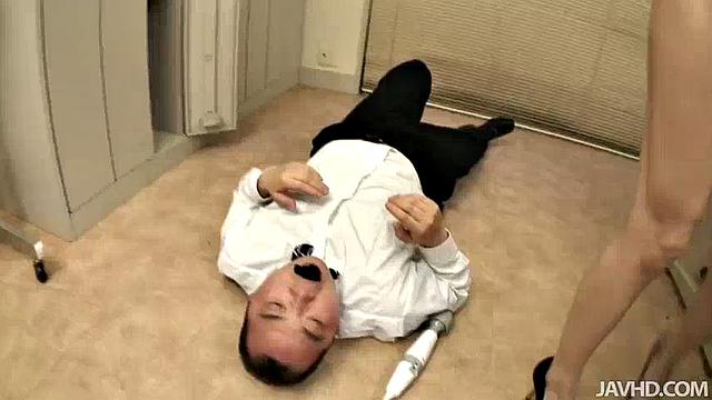 若妻の逆襲　マネージャー苛め