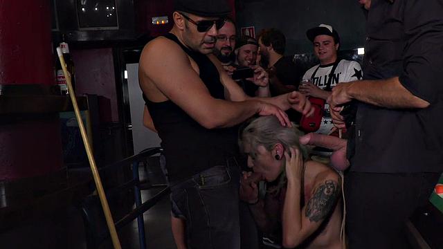 Public rimjob slut fucked in voyeuristic threesome