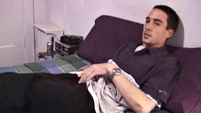 Марио бросил приставку и начал дрочить всерьёз