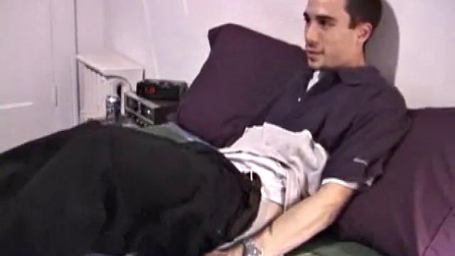 Марио бросил приставку и начал дрочить всерьёз