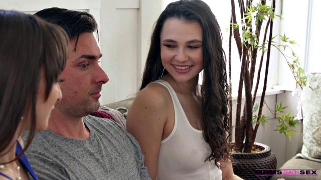 мачеха и падчерица трахаются с гостем ради беременности