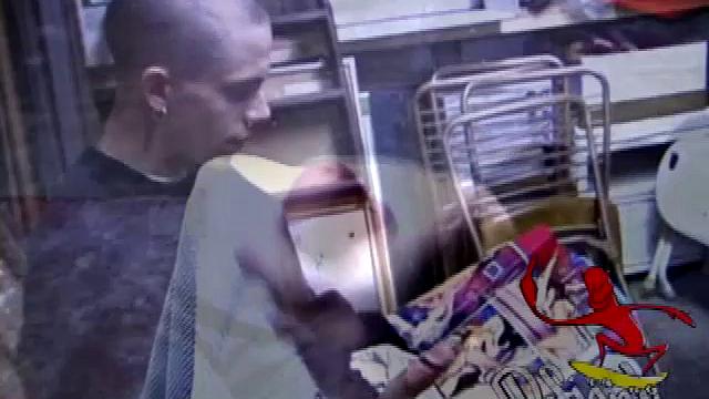 Шейн дрочит и кончает на камеру для парней-гей зрителей.