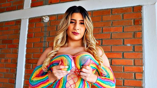 Charlotte Queen: Bare & Beautiful