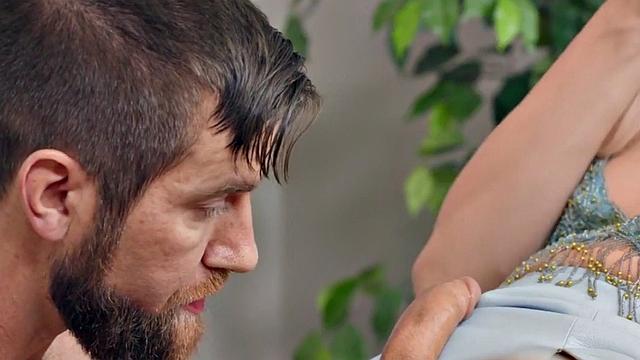 Trans beauty riding bareback after blowjob