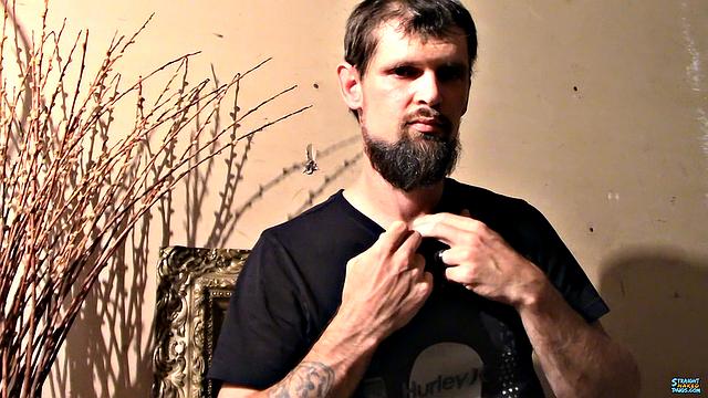 Нолан дрочит свой огромный член - Нолан