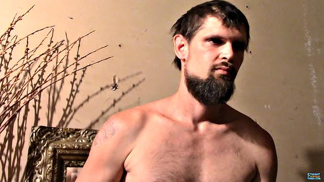 Нолан дрочит свой огромный член - Нолан