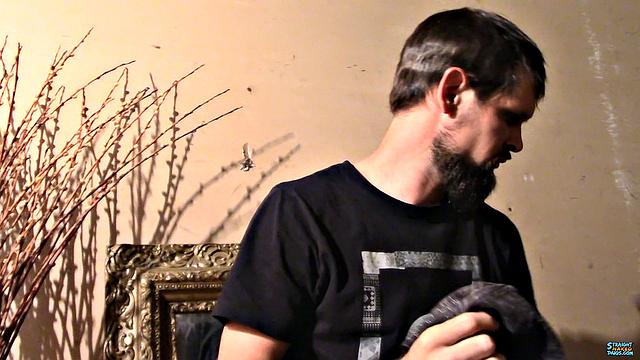 Нолан дрочит свой огромный член - Нолан