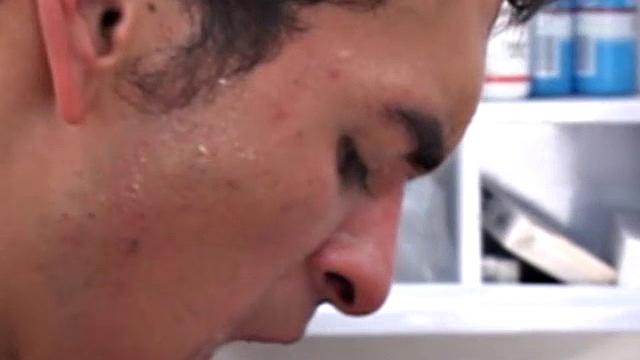 Давид Контрерас в форме, но палка явно не полицейская