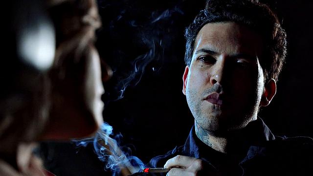 никки трахается в машине после поломки по пути на вечеринку