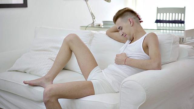 Big cock twink wanking hard after teasing body