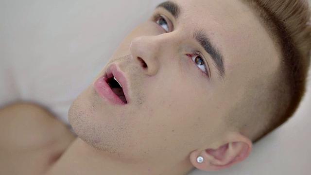 Big cock twink wanking hard after teasing body