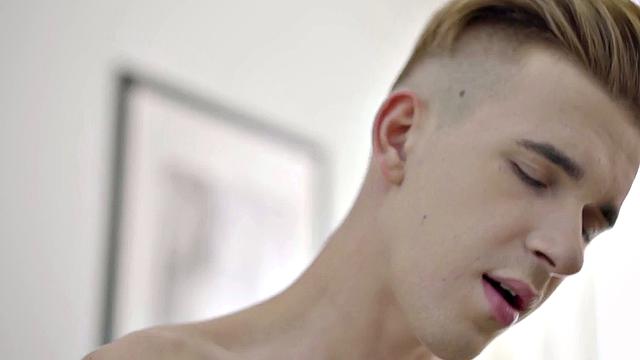 Big cock twink wanking hard after teasing body