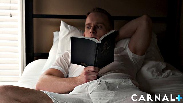 Качки трахают друг друга по-жесткому и вылизывают жопы без резины