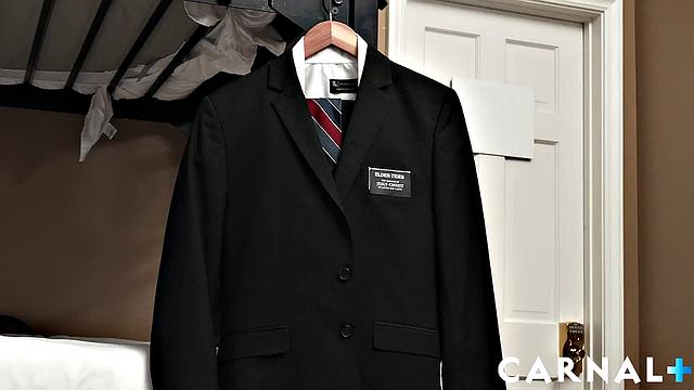 Качки трахают друг друга по-жесткому и вылизывают жопы без резины