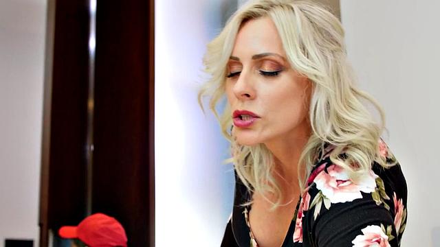 Squirting blonde MILF sucking cock during buttfucking