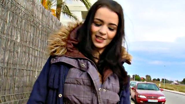 пышногрудая на природе заглатывает член в pov до слёз