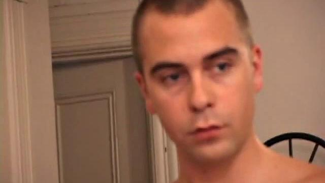 Винченцо дрочит на камеру