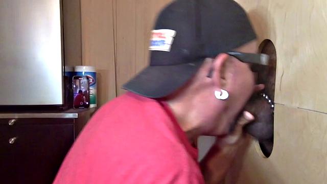 Gloryhole Dick Sucking Fun