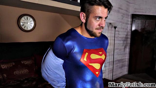 Мужик в форме подрался с другом и ушёл с продутой жопой