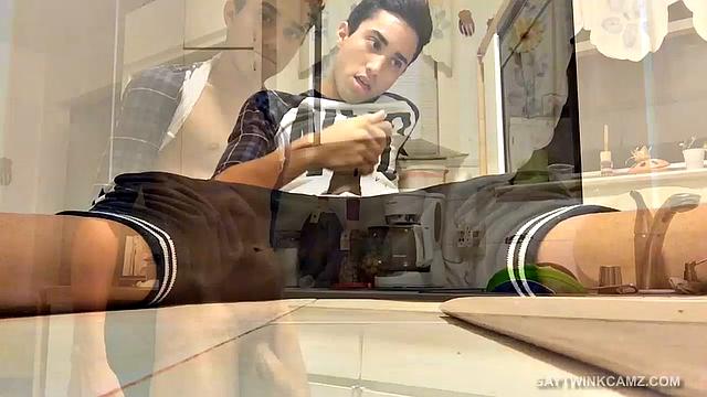 Amateur Twink Lucas Jacking