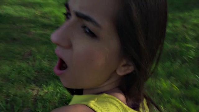 Public amateur babe fucked for money outdoors after casting