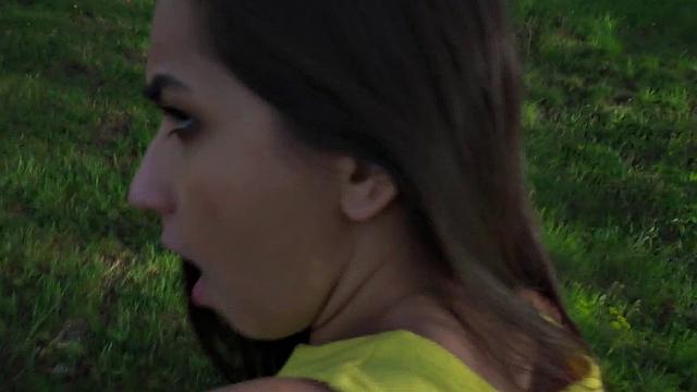 Public amateur babe fucked for money outdoors after casting