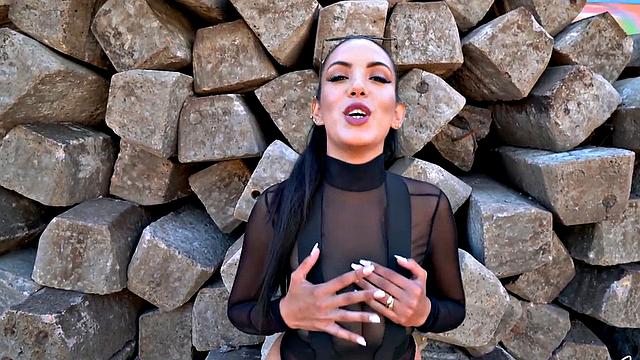 Stunning MILF picked up and face fucked