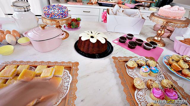 Voyeurs Delight: Sweet Kitchen