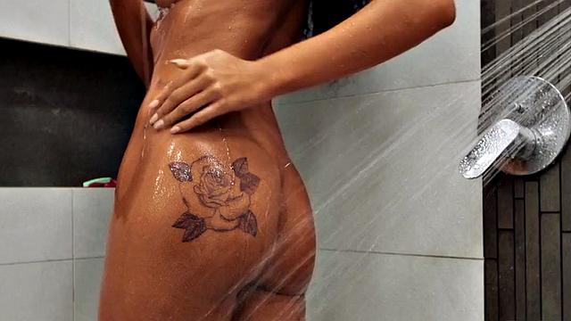 Shorty guy catches petite ebony showering and fucks her